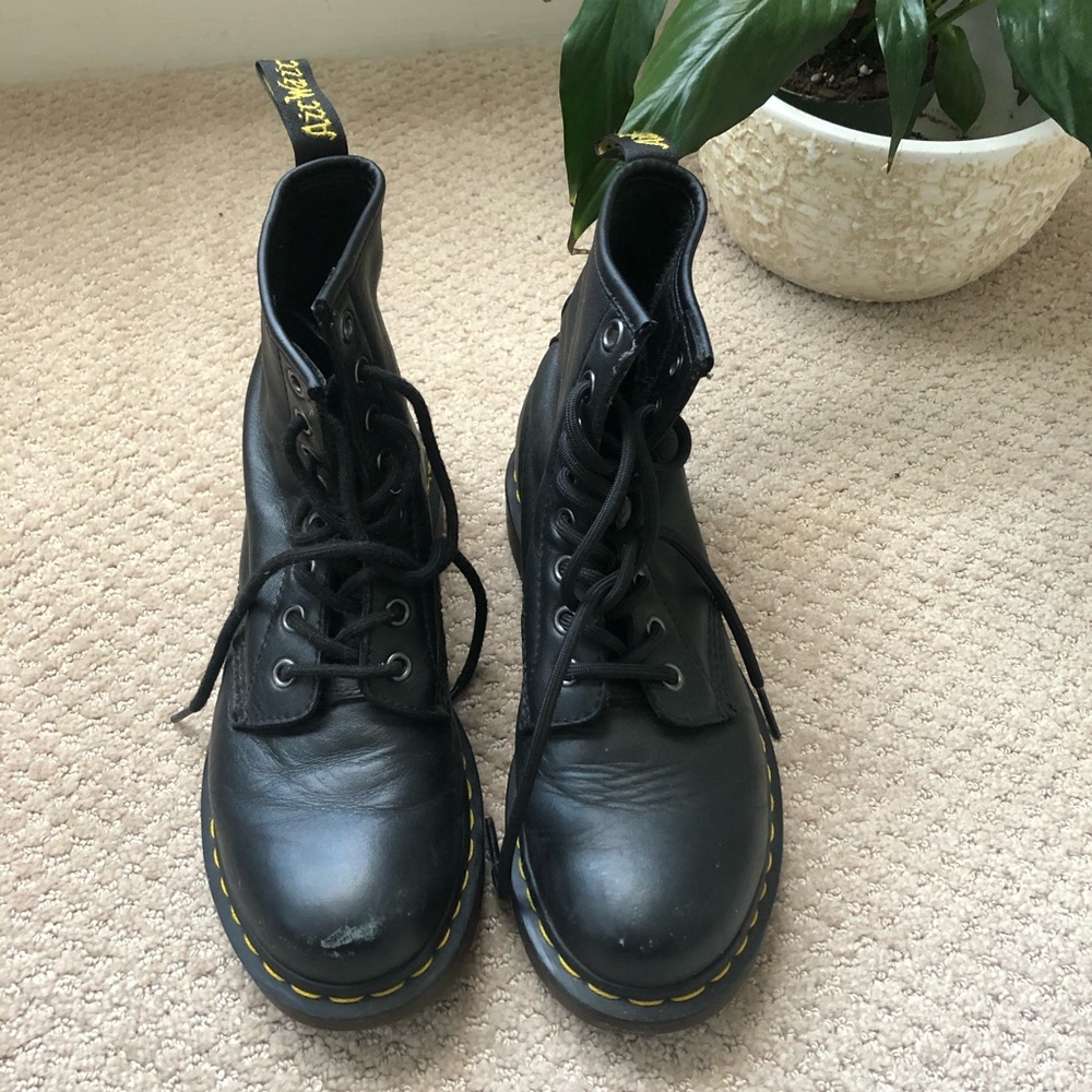 Dr martens 1460 smooth leather lace up boots